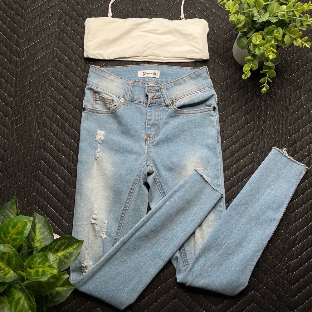 Low rise ripped skinny jeans